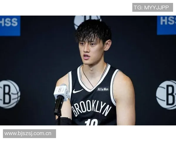 中国赛半场战报布克贡献11分曾凡博未登场托马斯状态火热助太阳暂时领先篮网