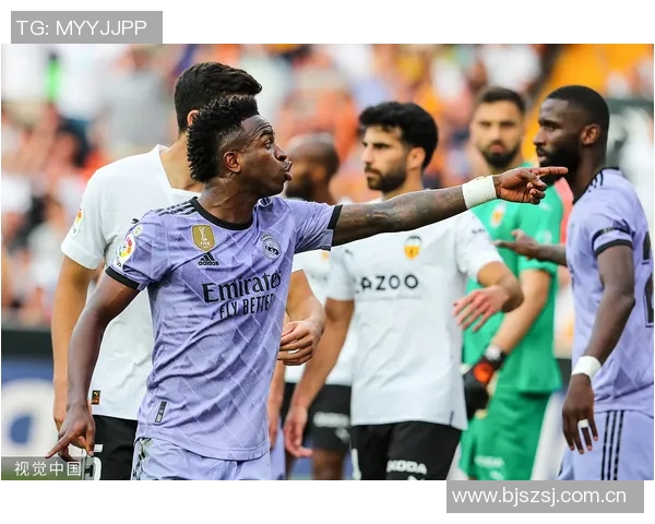 维尼修斯与女友甜蜜互动内马尔点赞称赞这个男孩深深爱着她